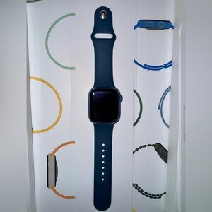 Apple Watch Series 7 (GPS ONLY - 41 mm - S/M band)
